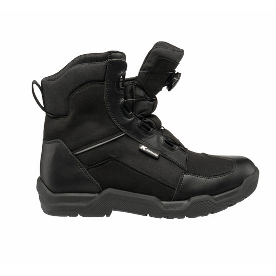 Moto obuv BERGAMO černé s rychlozapínáním, velikosti včetně nadrozměrů 49-52