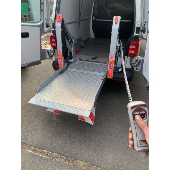 Hydraulická nakládací/ nákladová plošina pro vozíčkáře