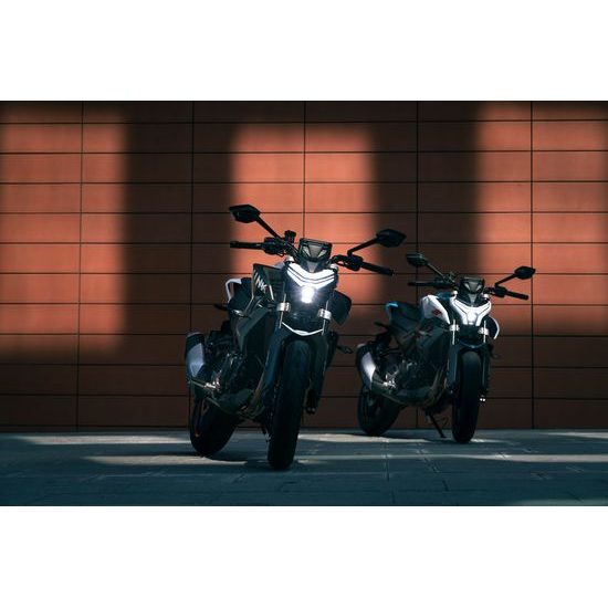 CFMOTO 450NK - Nebula White / Bílá 1 kus IHNED K ODBĚRU ! Všechno příslušenství ihned skladem a můžeme Vám ho ihned namontovat .