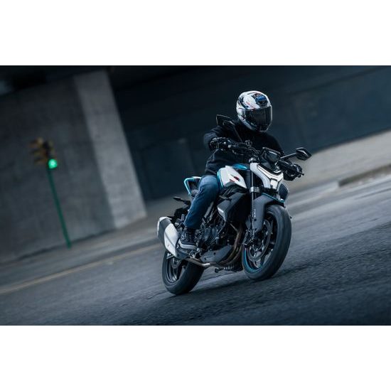 CFMOTO 450NK - Zephyr Blue / Modrá 1 kus IHNED K ODBĚRU ! Všechno příslušenství ihned skladem a můžeme Vám ho ihned namontovat .