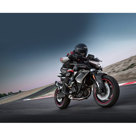 CFMOTO 800NK Advanced EUR5 / Zircon Black - Černá matná