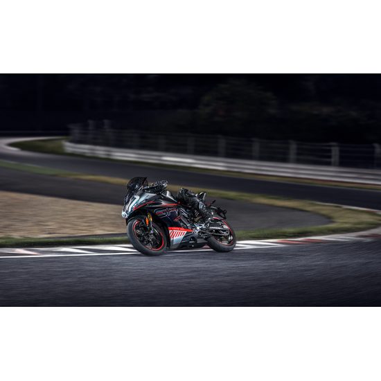 CFMOTO 450SR - Nebula Black model 2025 2 kusy IHNED K ODBĚRU !