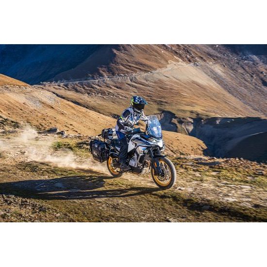 CFMOTO 800MT Explore - Gem Black - Černá + DÁREK - 1 KUS SKLADEM