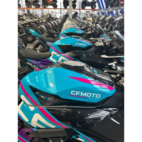 CFMOTO 675SR-R - LIMITED EDITION . Limitovaná edice 25 kusů . 3 kusy ihned k odběru na prodejně v Teplicích .
