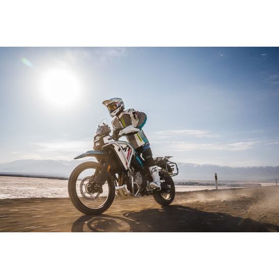 CFMOTO 450MT-R - Zephyr Blue (modrá/bílá) model 2025 + DÁREK 2 kusy IHNED K ODBĚRU ! Všechno příslušenství ihned skladem a můžeme Vám ho ihned namontovat .