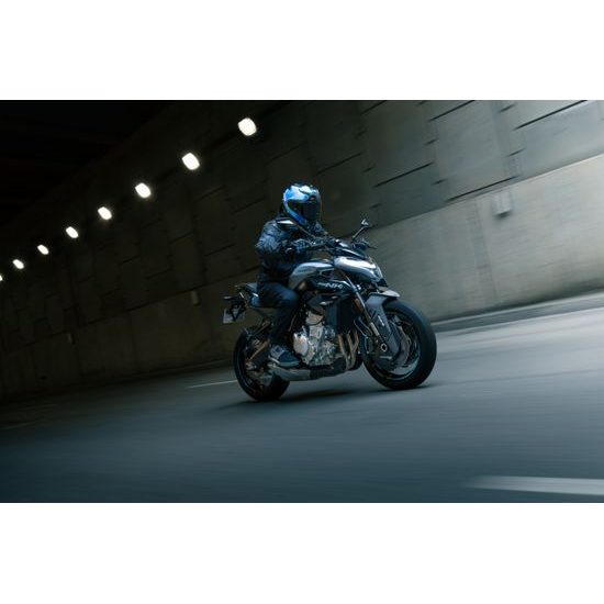 CFMOTO 675NK - Tundra Grey - Šedá pastelová Bílá metalická 2 kusy ihned k odvozu ! Všechno příslušenství ihned skladem a můžeme Vám ho ihned namontovat .