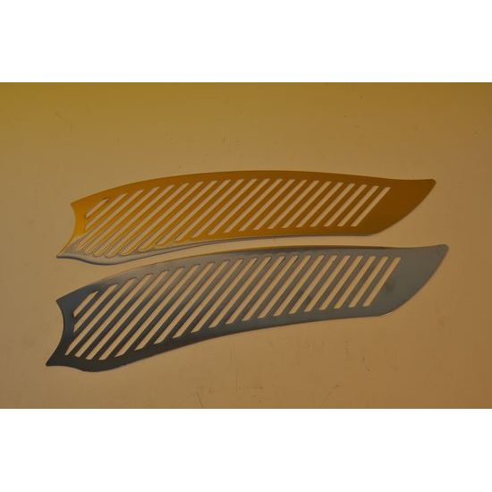 Boční ozdobné plechy na zadní blatník pro XVS650, XVS1100