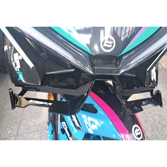 GP spojler – křidélka přední kapoty 675SR – R / černá