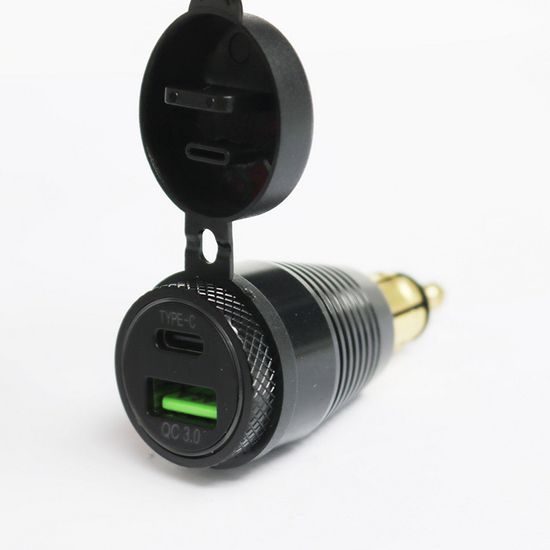Dvojitý USB 3.0 adaptér na motorku