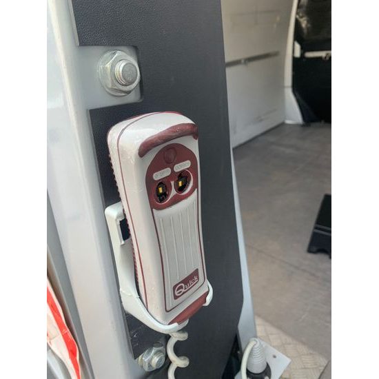 Hydraulická nakládací/ nákladová plošina pro vozíčkáře