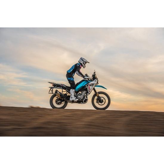 CFMOTO 450MT-RX - Zephyr Blue / modrá/bílá model 2025 + DÁREK 2 kusy IHNED K ODBĚRU ! Všechno příslušenství ihned skladem a můžeme Vám ho ihned namontovat .