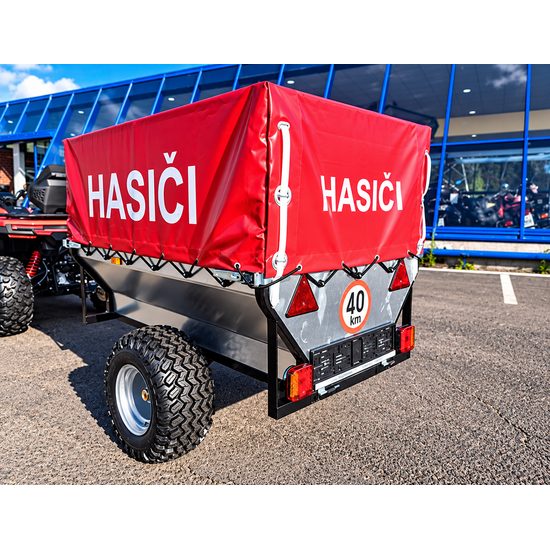 Hasičský Terénní přívěsný vozík s nosností 500 kg , s konstrukcí a plachtou s označením HASIČI .Plachta je odnímatelná .Přívěs je sklopný s otočnou ojí proti převrácení . 3 kusy IHNED K ODBĚRU !