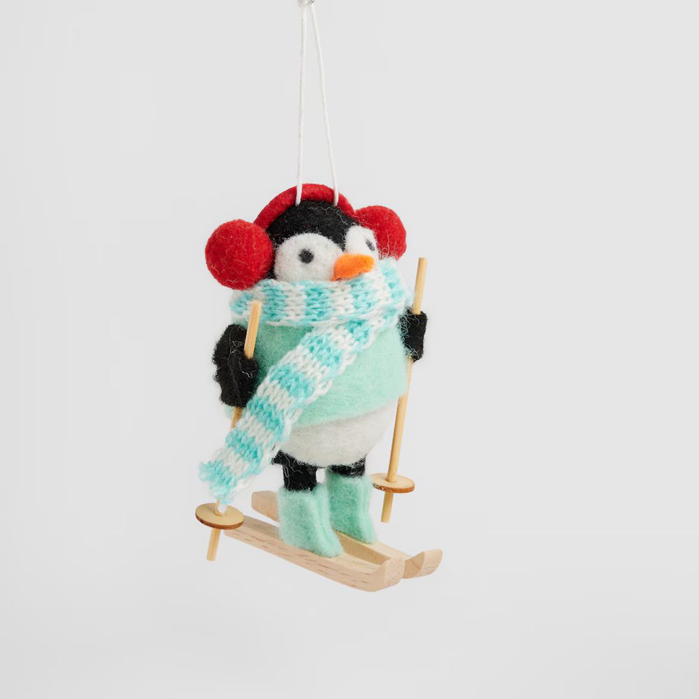 HOME & YOU Dekorace k zavěšení tučňák na lyžích 11 cm