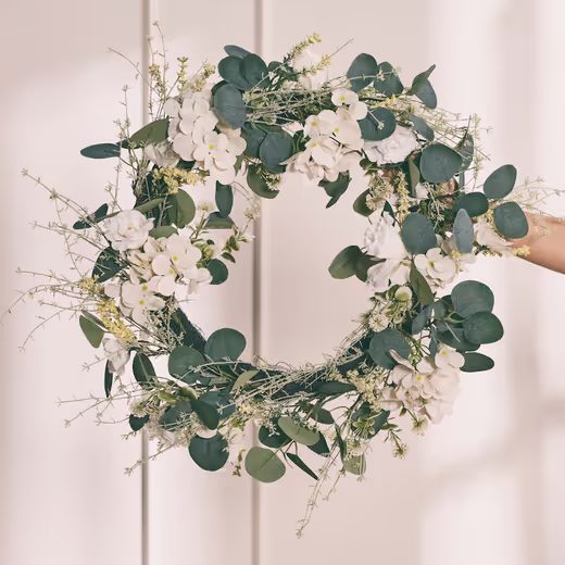 HOME & YOU VĚNEC KVĚTY A EUKALYPTUS 55 CM - BÍLÁ/ZELENÁ