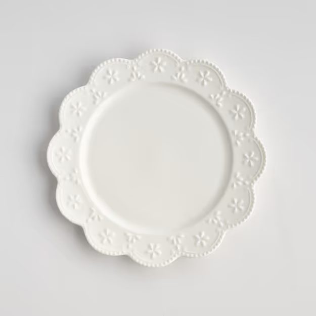 HOME & YOU TALÍŘ KVĚTINOVÁ KRAJKA 21 CM - BÍLÁ