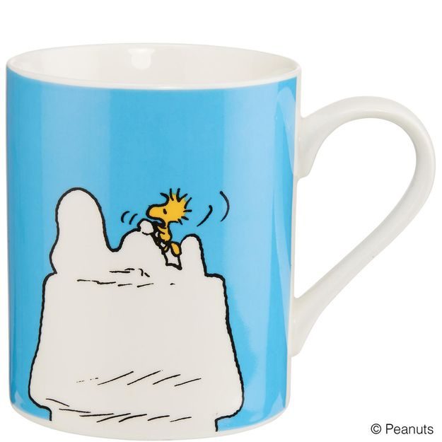 PEANUTS HRNEK SNOOPY VE SNĚHU