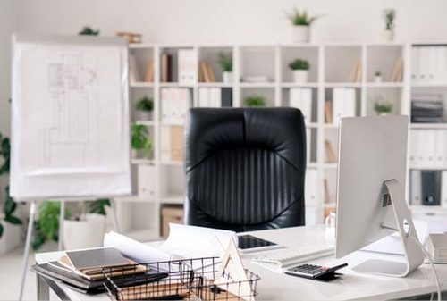 Výhody různých typů materiálu kancelářských židlí