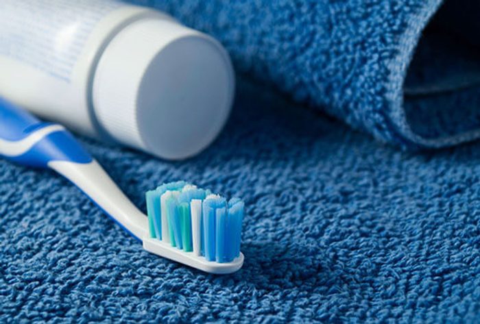 Zubní pasta - k čemu ji lze v domácnosti použít?