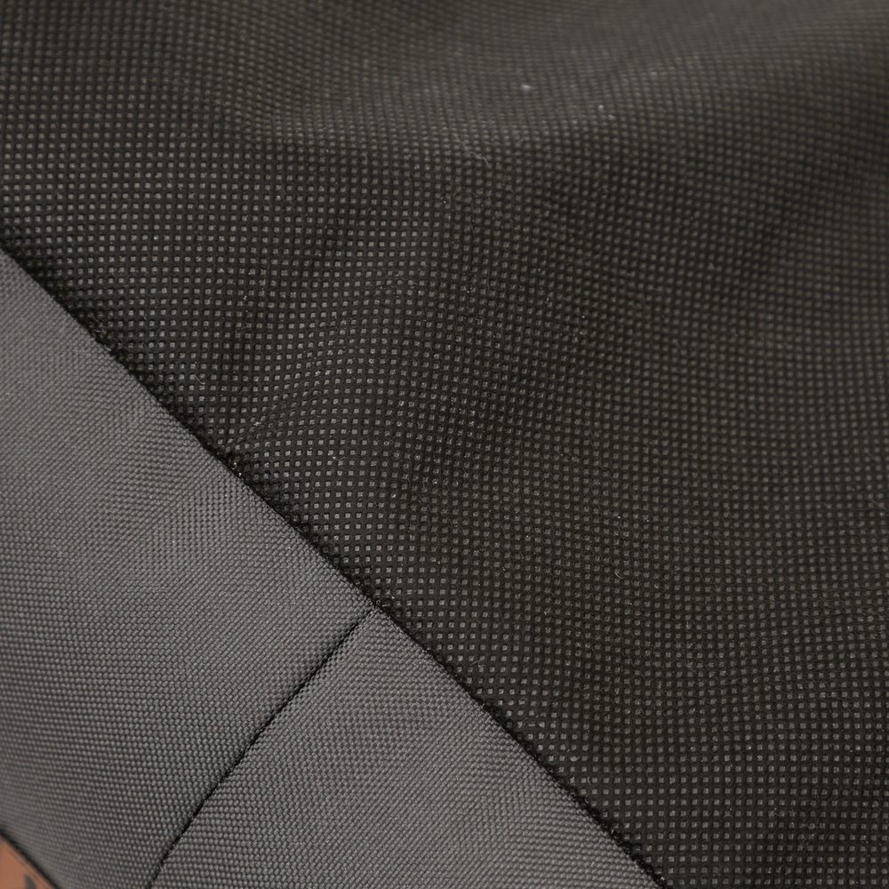 Reedog pelech Amazing Grafit | Pelech pre psa - XXL.
 
Kľúčové vlastnosti pelechu Reedog Amazing

Odnímateľná matrac – možno ju používať samostatne, ideálna na cesty a jednoduché čistenie.
Nepremokavý povrch – chráni pelech pred vlhkosťou, takže mokrý psík nenavlhčí vnútro.
Maximálna odolnosť – vyrobené z kvalitných materiálov, ktoré odolajú poškodeniu a zaručia dlhú životnosť.
Jednoduchá údržba – väčšinu nečistôt ľahko zotriete vlhkou handričkou s mydlom.
Ergonomický tvar – oválny dizajn podporuje prirodzenú spánkovú polohu a poskytuje pocit bezpečia.
Bezpečné materiály – certifikácia OEKO-TEX zaručuje, že pelech neobsahuje žiadne škodlivé látky.


 
Použité materiály

Oxford látka – pevná a nepremokavá tkanina použí