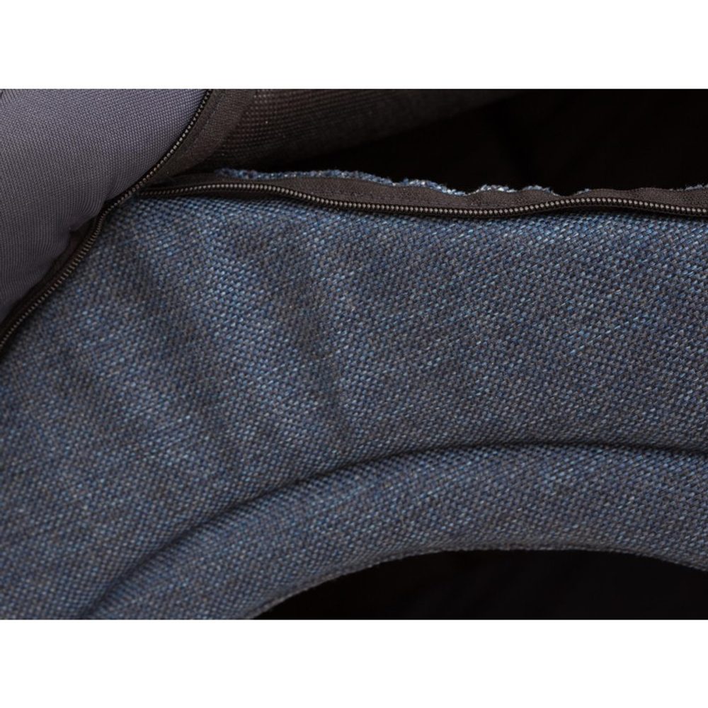 Reedog Standard Inari Blue Hundehaus - L.
 
Die Hütte ist leicht sauber zu halten - die verwendeten Materialien sind leicht zu reinigen, in den meisten Fällen genügt ein feuchtes Tuch.
 
Der Zwinger ist aus hochwertigem Inari-Gewebe (Dach und Vorderseite des Zwingers) gefertigt, das in der Polsterindustrie weit verbreitet ist und eine leinenähnliche Textur aufweist.
 
Größe XS: 32x38x38 cm, Gewicht: 0,60 kg
Größe S: 38x44x45 cm, Gewicht: 0,70 kg
Größe M: 46x52x53 cm, Gewicht: 1,10 kg
Größe L: 55x60x60 cm, Gewicht: 1,40 kg
Größe XL: 60x70x63 cm, Gewicht: 2,00 kg
Größe XXL: 72x76x74 cm, Gewicht: 2,50 kg
(*Unsere Re