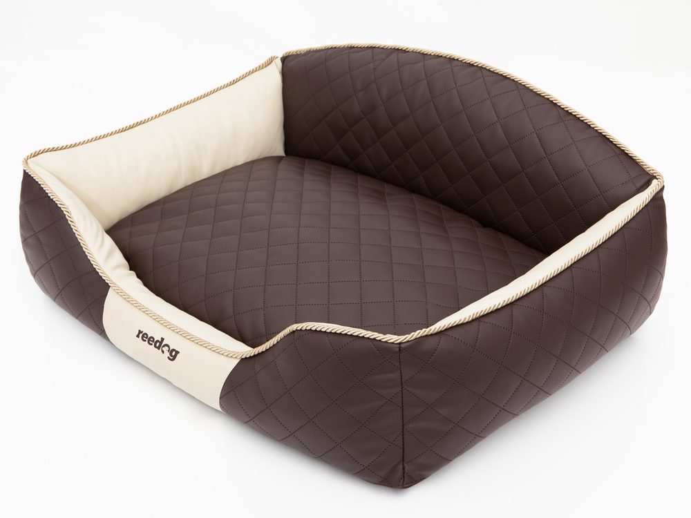 Pelíšek pro psa Reedog Brown Sofa - XL.
Materiál pelíšku - EKO kůže, matrace - polypropylen. tkanina, výplň - molitanová drť
 

 
Na výběr máte z několik provedení a velikostí.
 
 