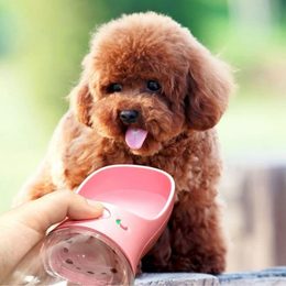 Ein unverzichtbarer Reisebegleiter: Reiseflaschen für Hunde