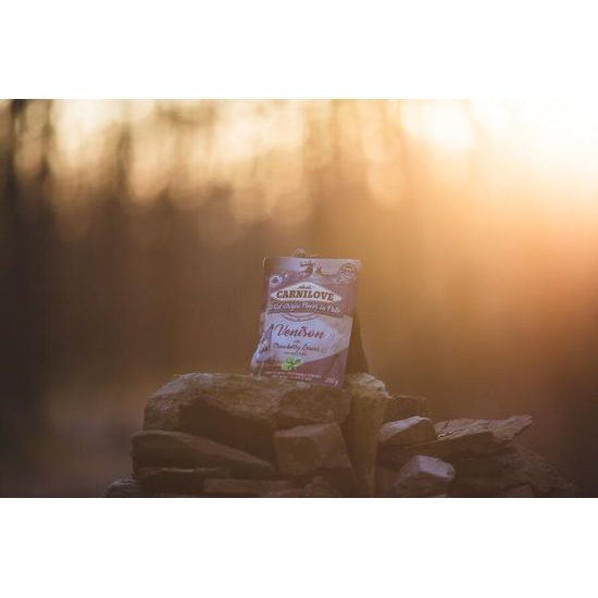 Carnilove Dog Pouch Paté Venison with Strawberry Leaves 300 g