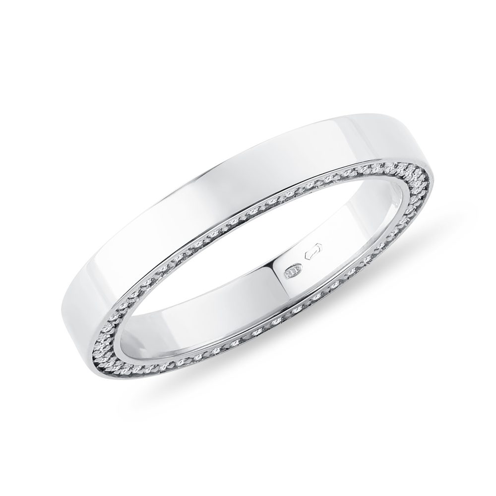 E-shop Snubní prsten s postranními diamanty v bílém zlatě