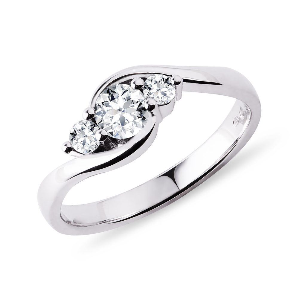 E-shop Prsten se třemi diamanty v bílém zlatě