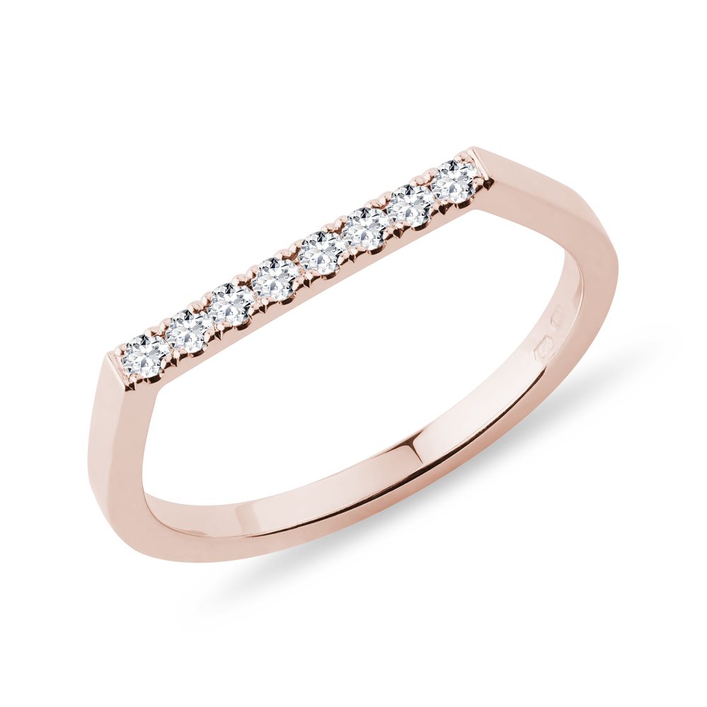 E-shop Prsten z růžového zlata s rovnou řádkou diamantů