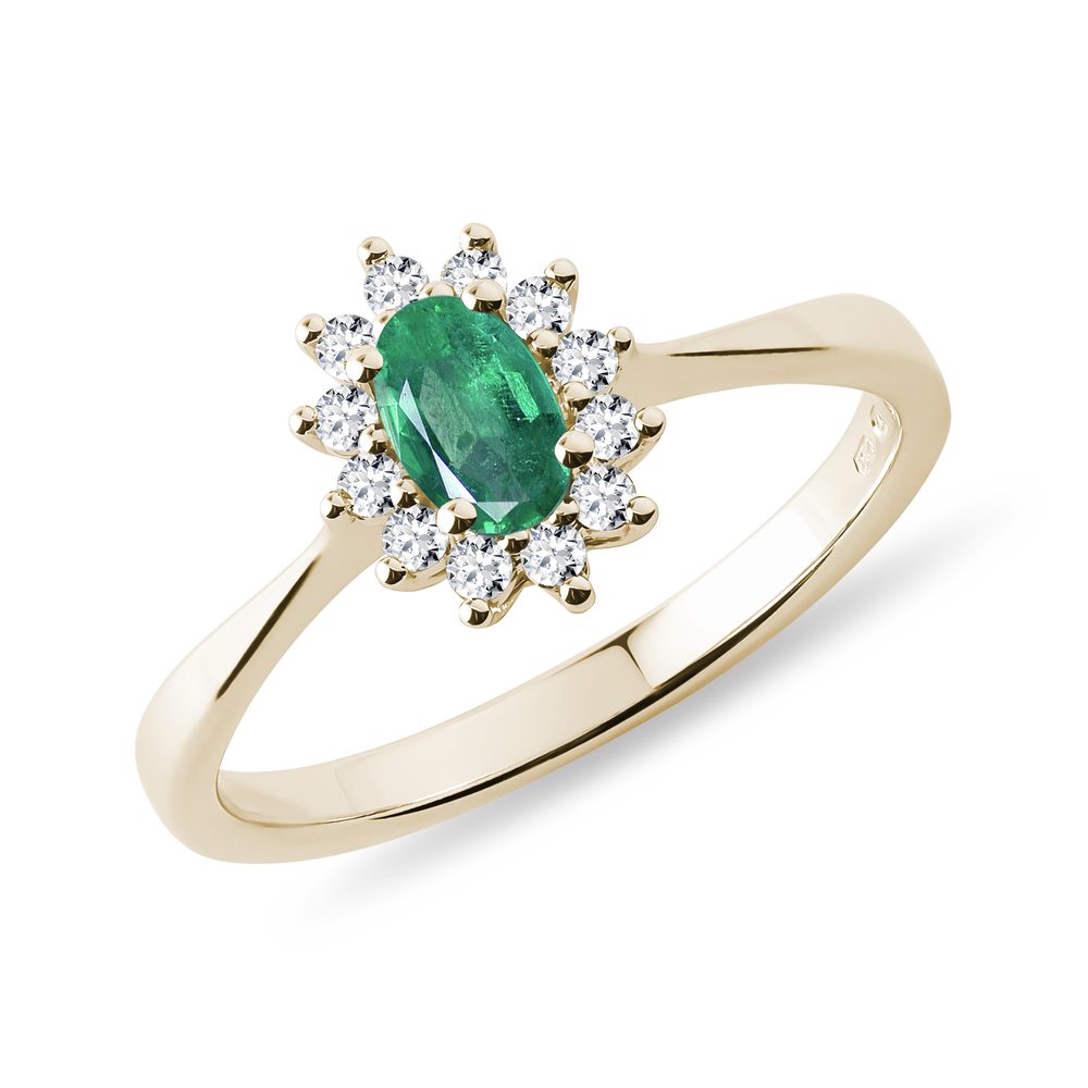 E-shop Zlatý prsten s oválným smaragdem a brilianty