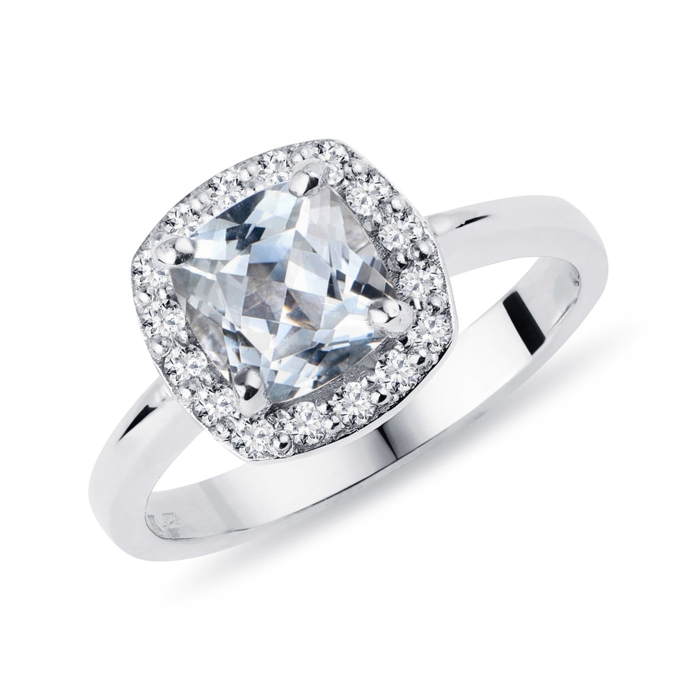 Zásnubní prsten v bílém zlatě s akvamarínem a diamanty KLENOTA