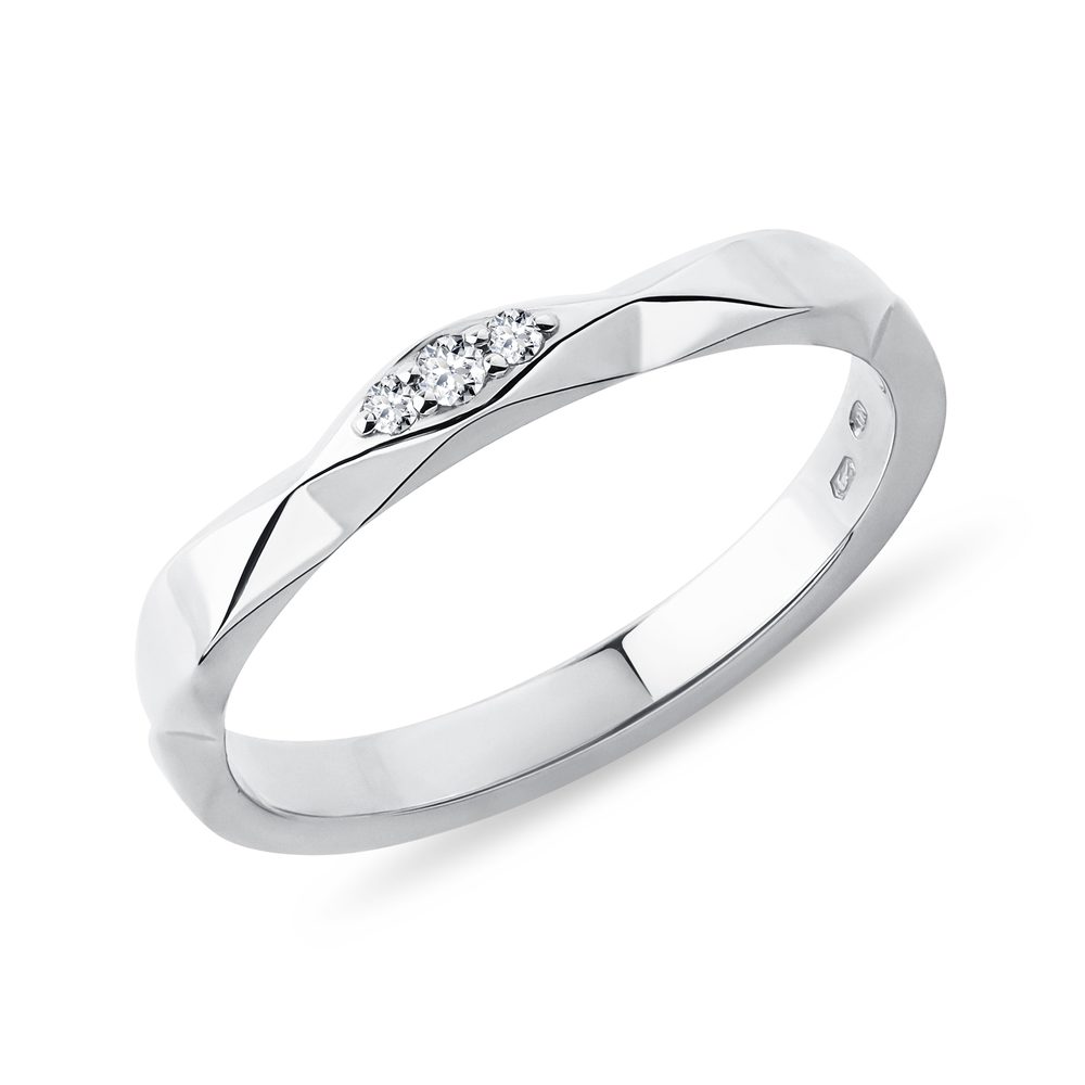 E-shop Originální snubní prsten z bílého zlata s diamanty