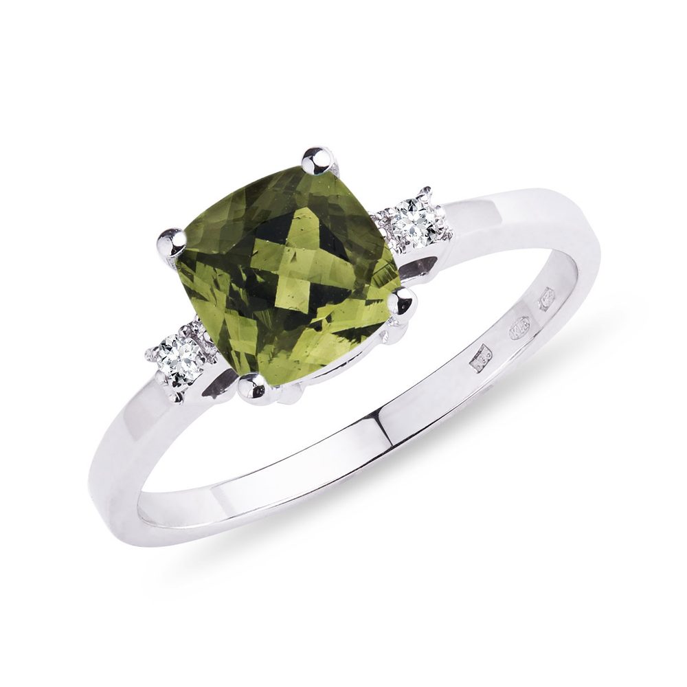E-shop Prsten s vltavínem a diamanty v bílém 14k zlatě