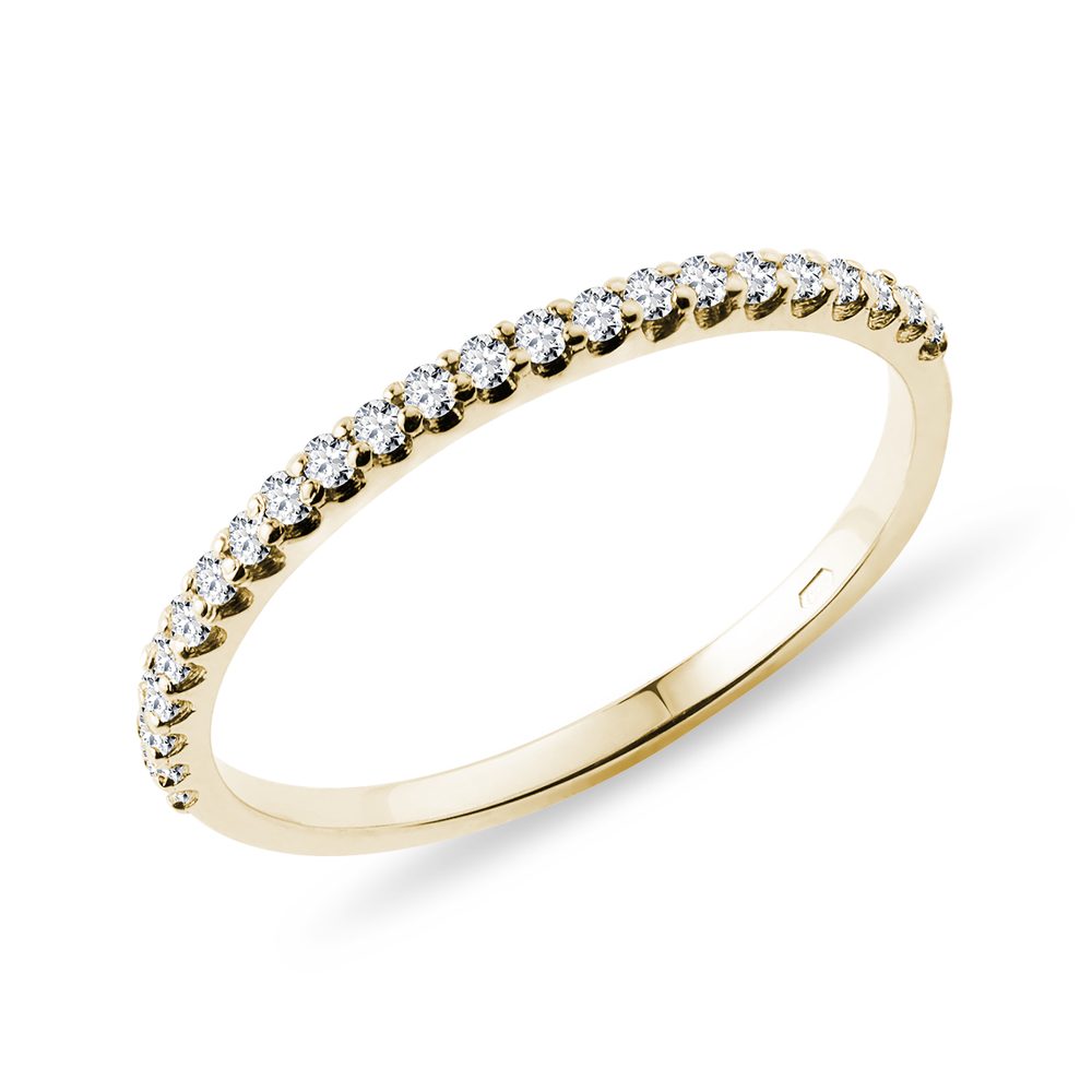 E-shop Jemný zlatý snubní prsten s diamanty