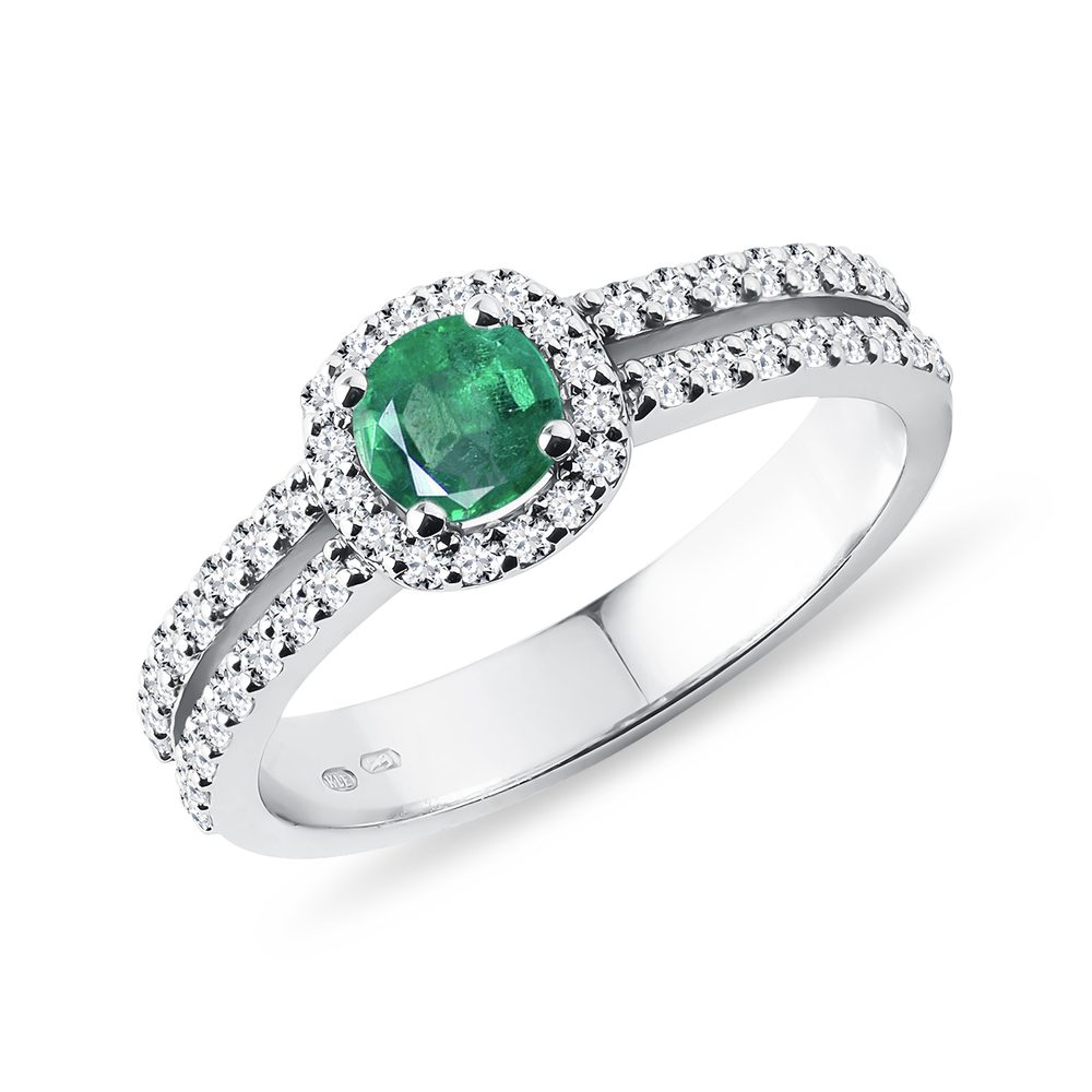 E-shop Luxusní diamantový prsten se smaragdem v bílém zlatě