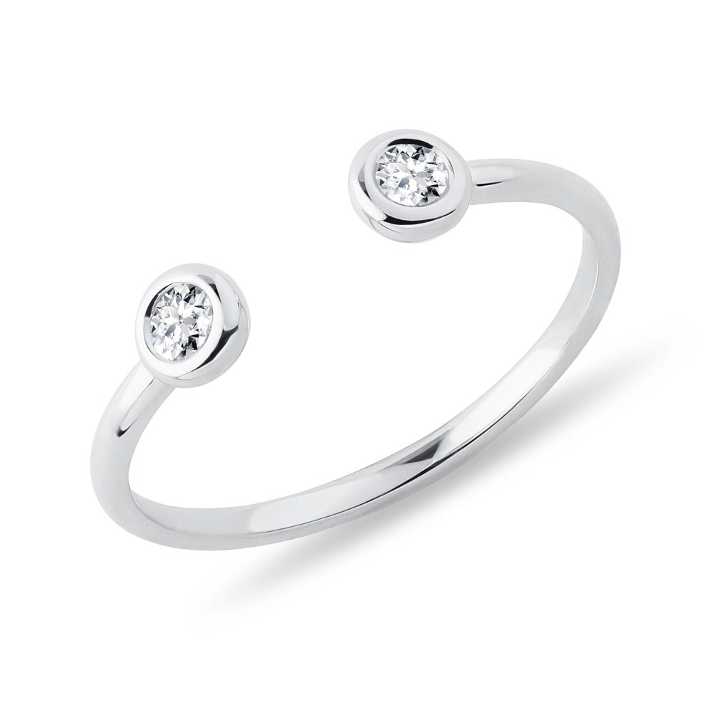 Otevřený prsten s bezel diamanty v bílém zlatě KLENOTA