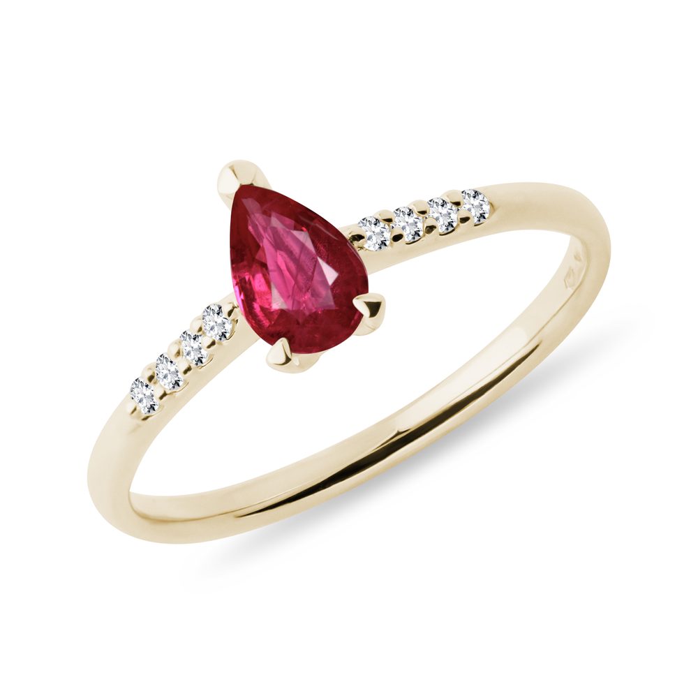 E-shop Zlatý prsten s rubínem v brusu kapka a brilianty