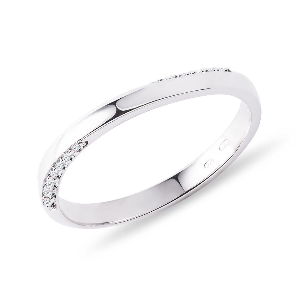 E-shop Snubní prsten s diamanty v bílém zlatě