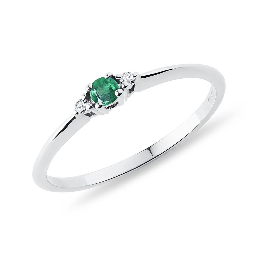 E-shop Diamantový prsten z bílého zlata se smaragdem