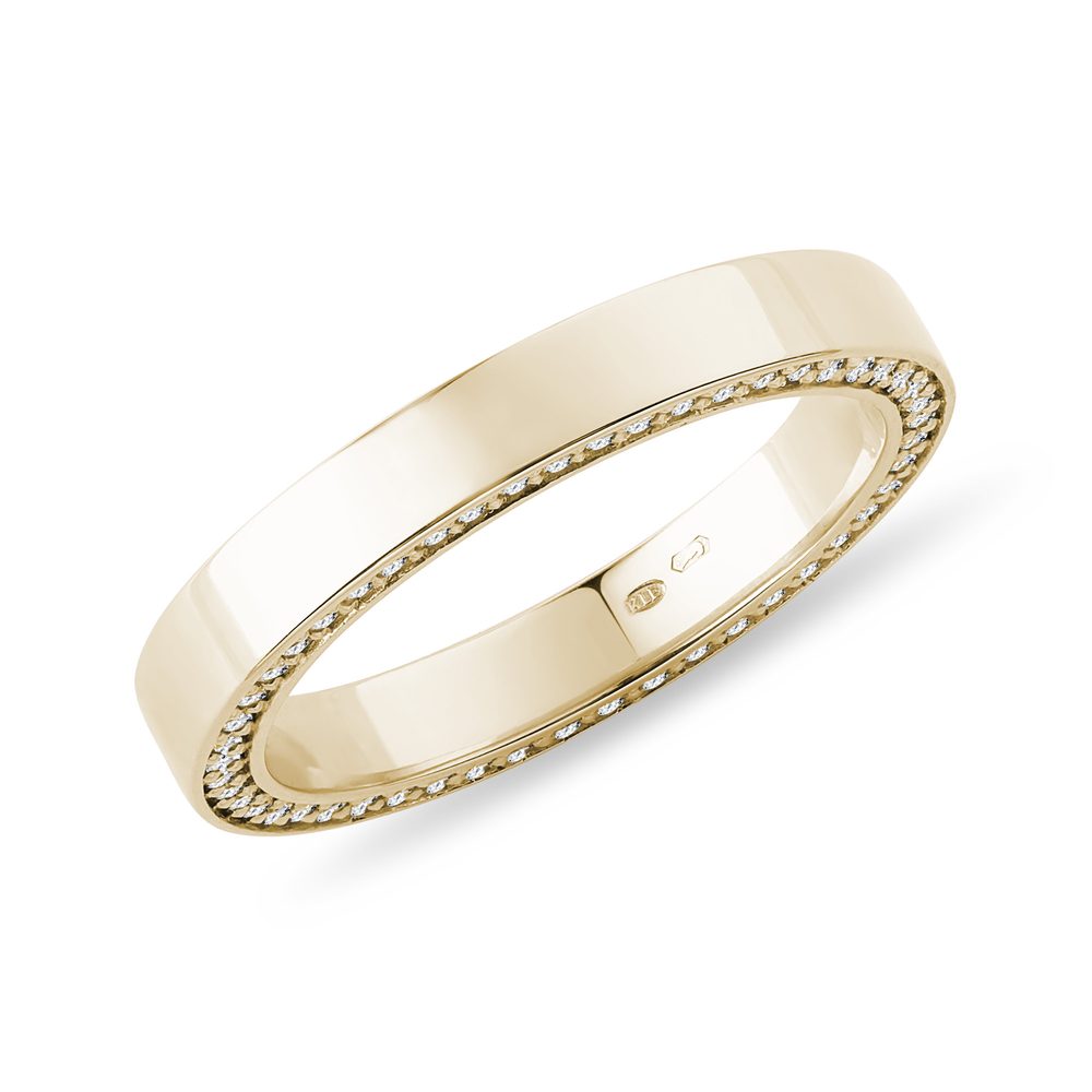 E-shop Snubní prsten s postranními diamanty ve žlutém zlatě