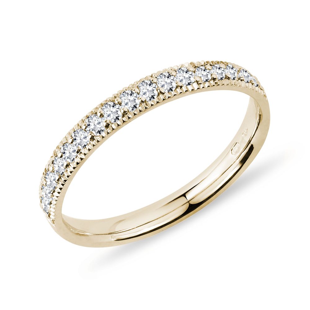 E-shop Zlatý snubní prsten s diamanty a rytinou
