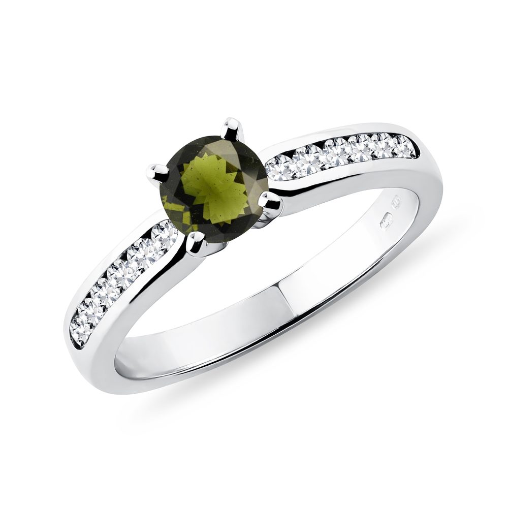 E-shop Zlatý prsten s diamanty a vltavínem