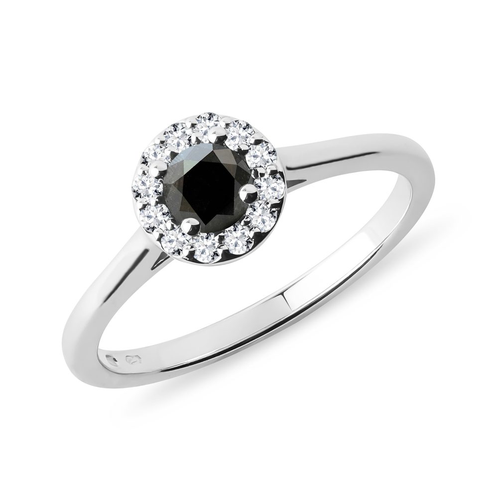 E-shop Prsten s černým diamantem a brilianty v bílém zlatě