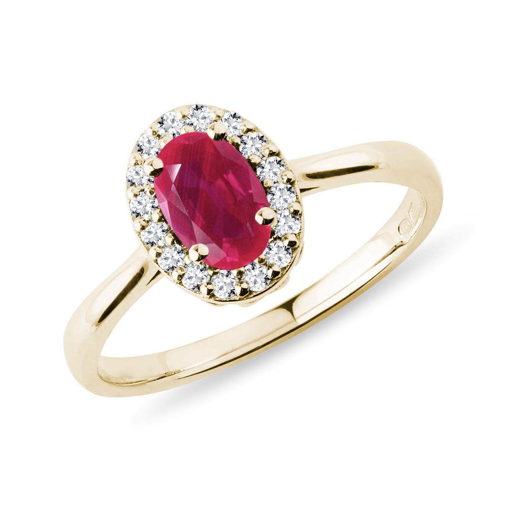 E-shop Zlatý prsten s oválným rubínem a diamanty