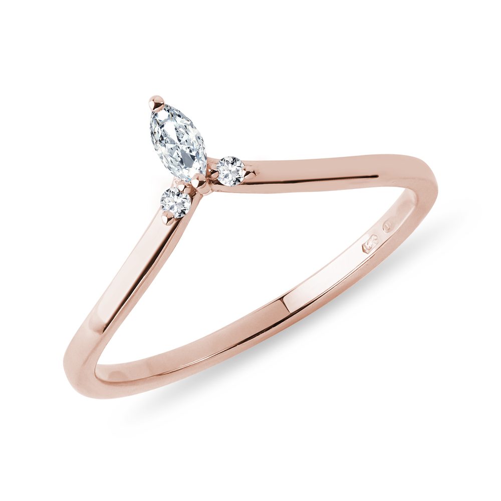 E-shop Chevron prsten z růžového zlata s diamantem markýza