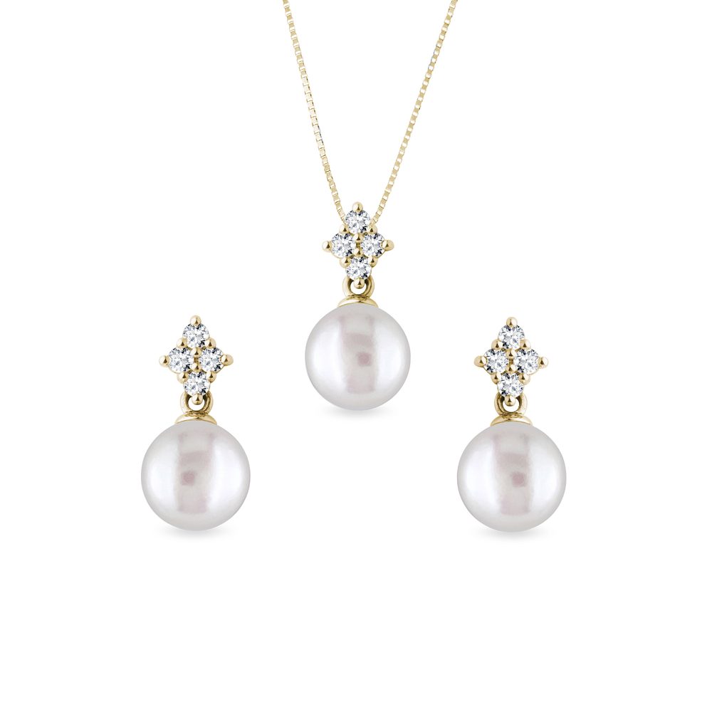 E-shop Elegantní set diamantových šperků s perlami ve žlutém zlatě