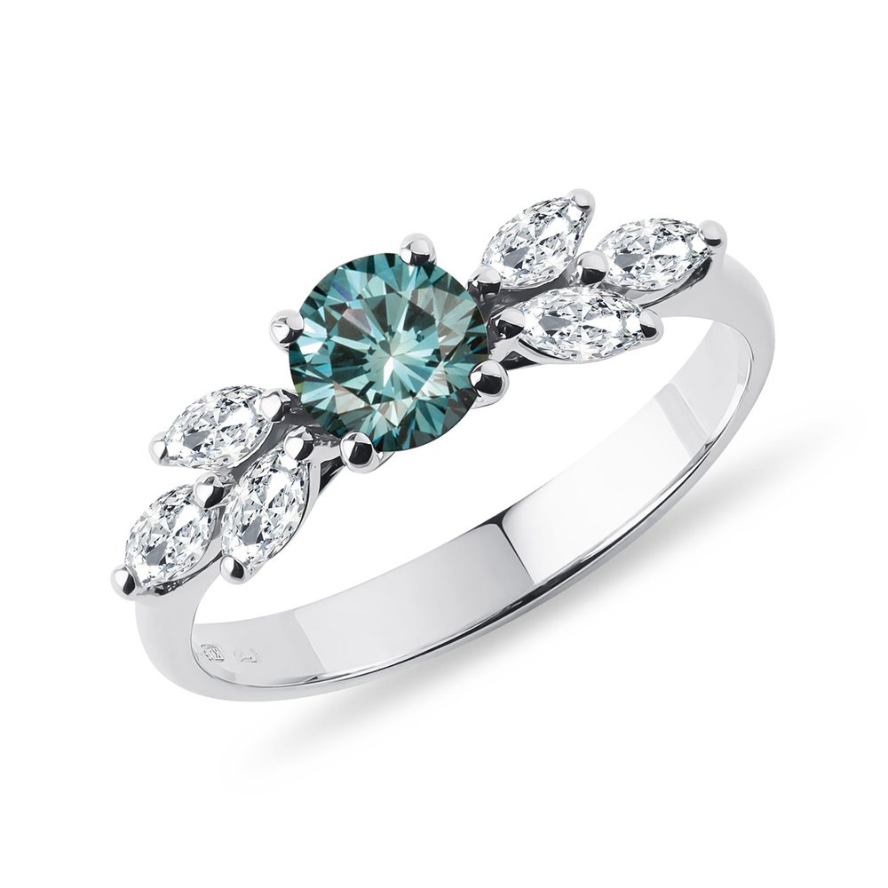 E-shop Úchvatný prsten s modrým diamantem v bílém 14k zlatě