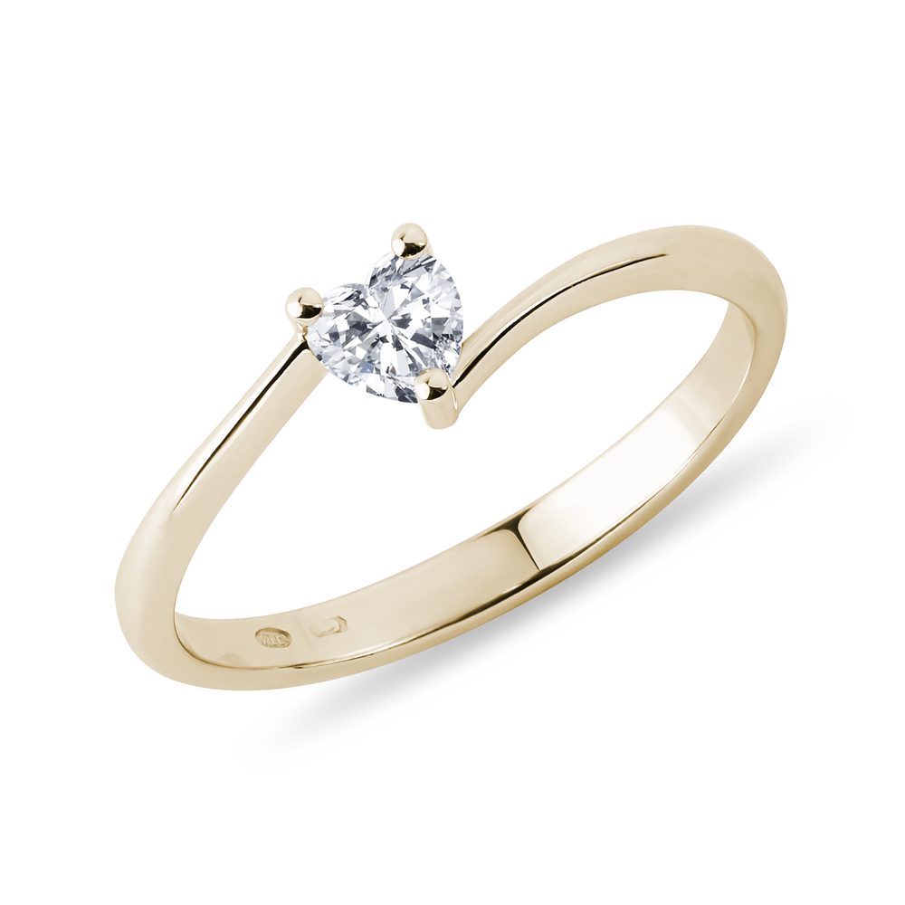 E-shop Asymetrický prsten s diamantem srdce ve zlatě