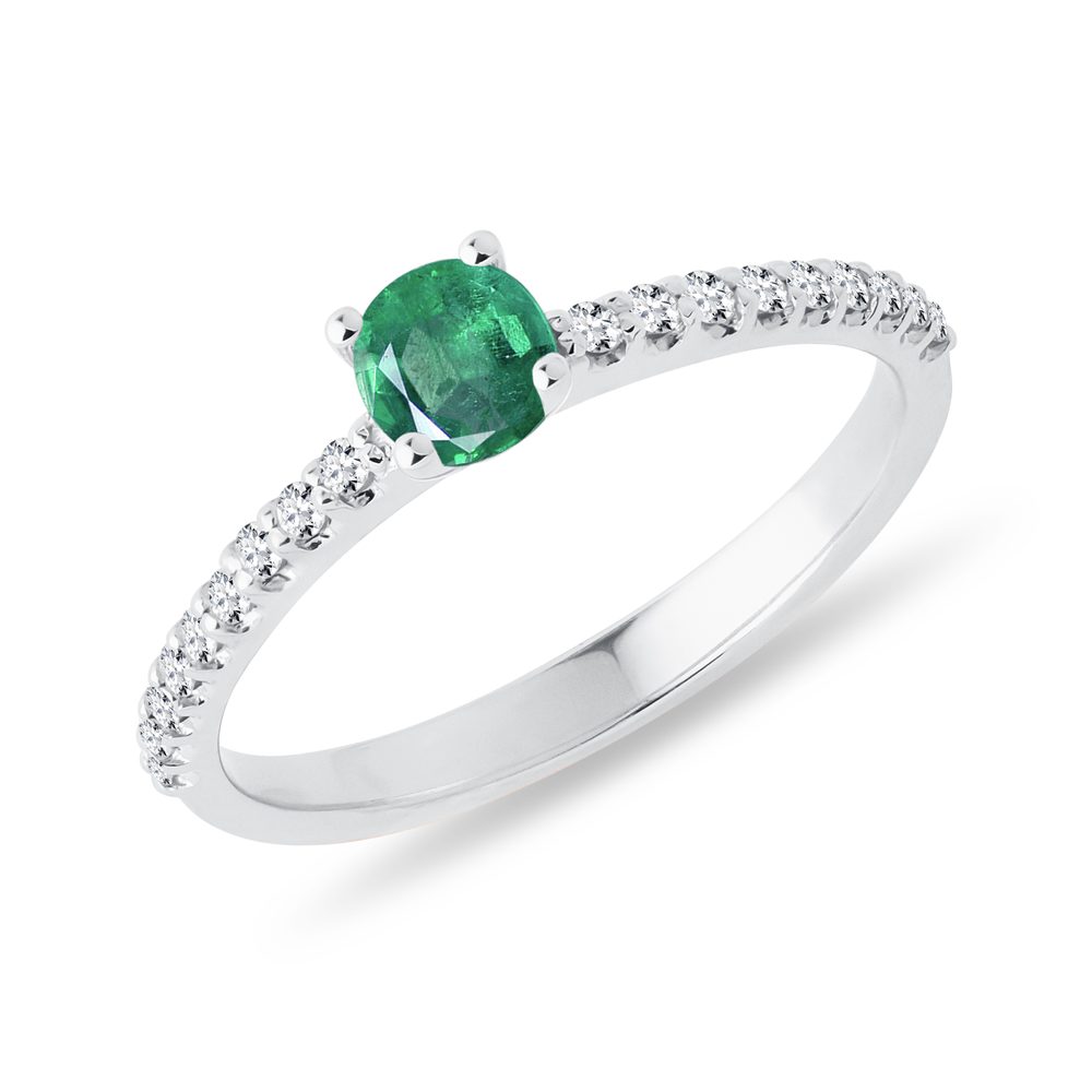 Prsten z bílého 14k zlata s diamanty a smaragdem KLENOTA